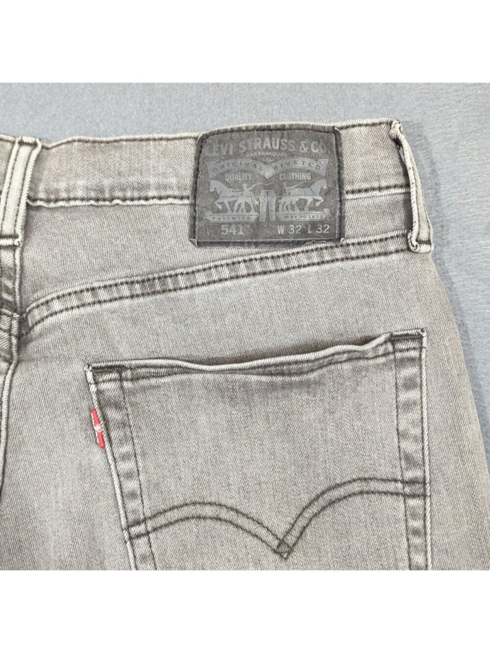Levi's Jeans Men's 32x32 Fits 32x30 Gray 541 Athletic Fit Tapered Leg Denim